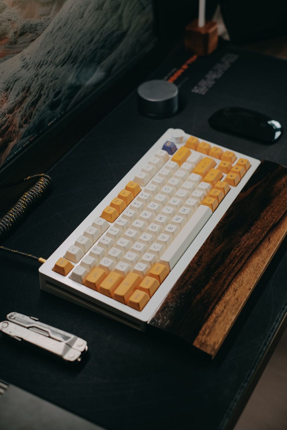 Compact keyboard on a work desk